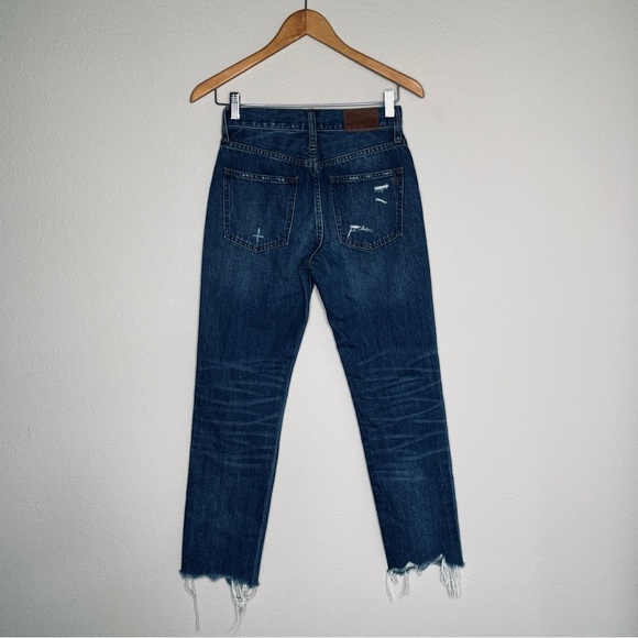 Madewell The Perfect Summer Jean: Destructed
Edition Robinson Wash | Size 24 - Picture 4 of 16